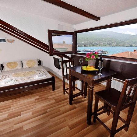 Villa Sapkar Lake View オフリド エクステリア 写真