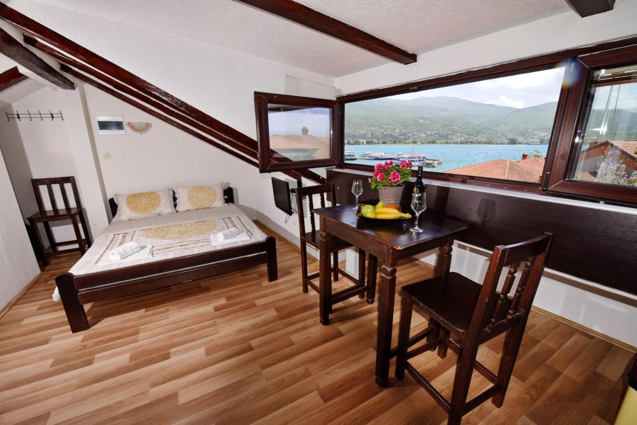 Villa Sapkar Lake View オフリド エクステリア 写真
